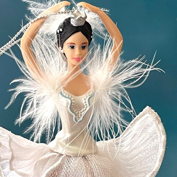 Barbie The Swan Queen In Swan Lake Porcelain Ornament In Box 1998 Avon - Picture 2 of 12